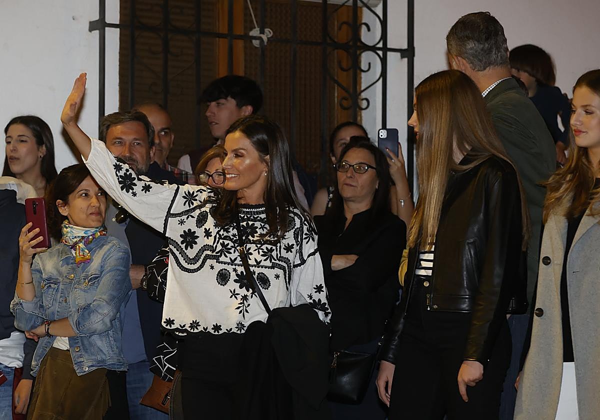 La Familia Real, durante su visita a Chinchón para asistir a la recreación de la Pasión de Cristo