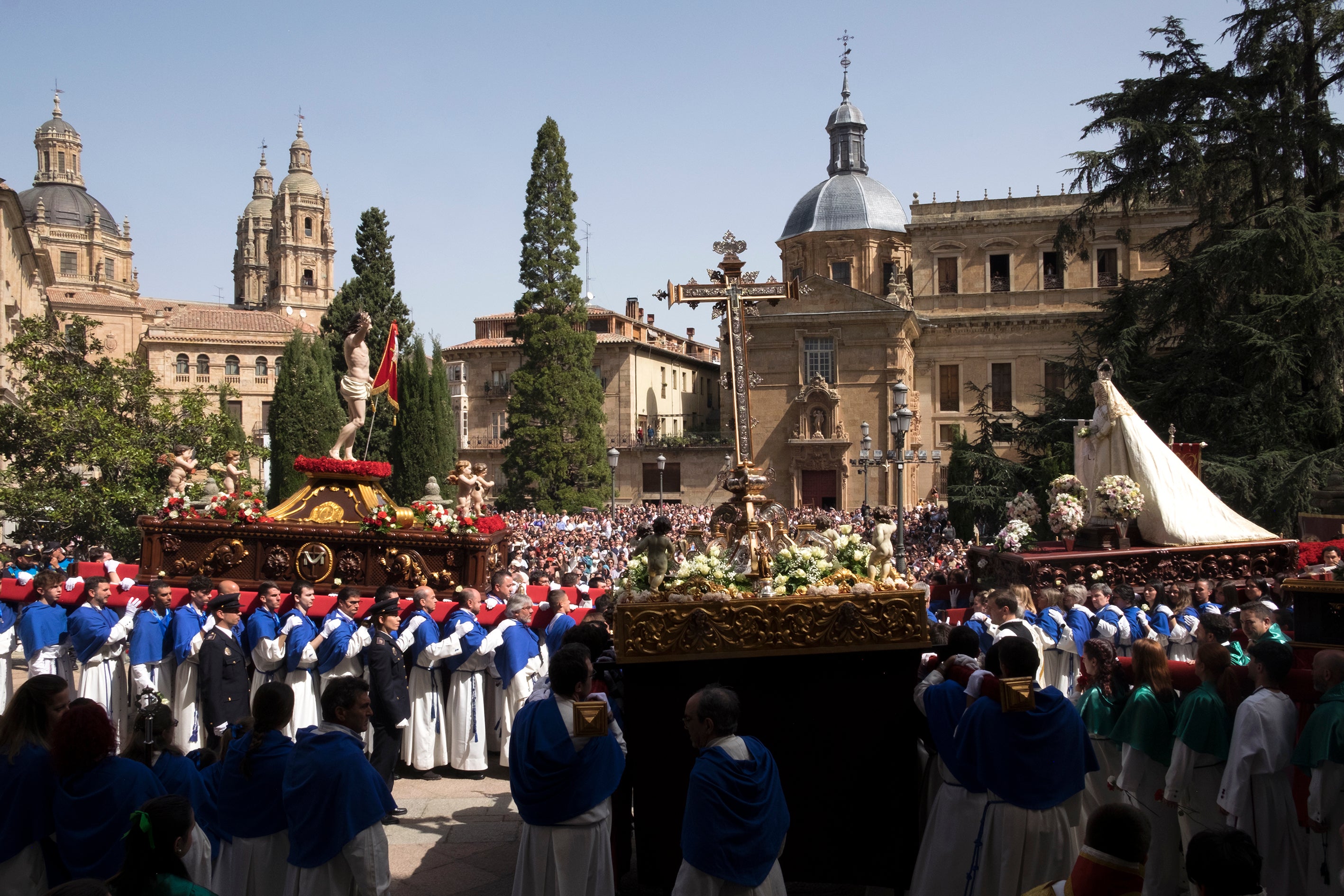 Salamanca- La capital charra despide su Semana Santa con la procesión del Encuentro entre la Virgen de la Alegría y el Cristo Resucitado