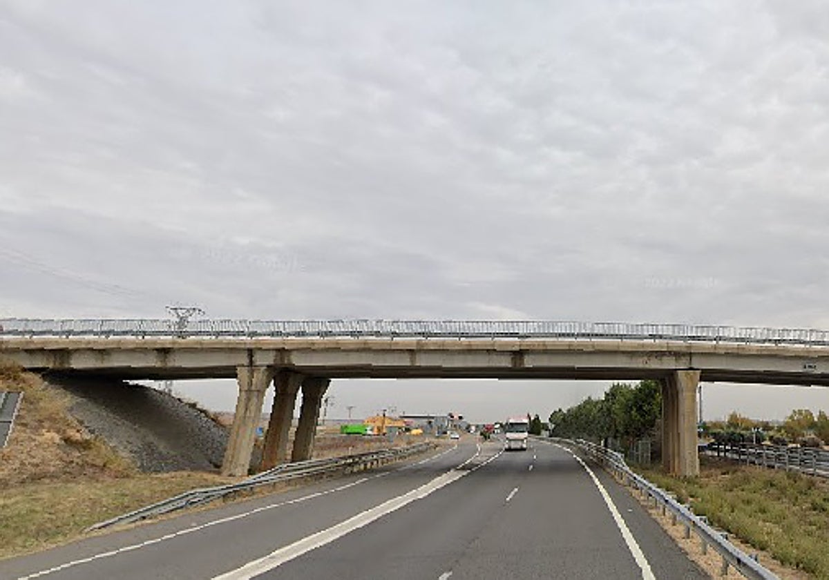 Paso elevado de la A-62 a la altura de Cubilla de Santa Marta (Valladolid)