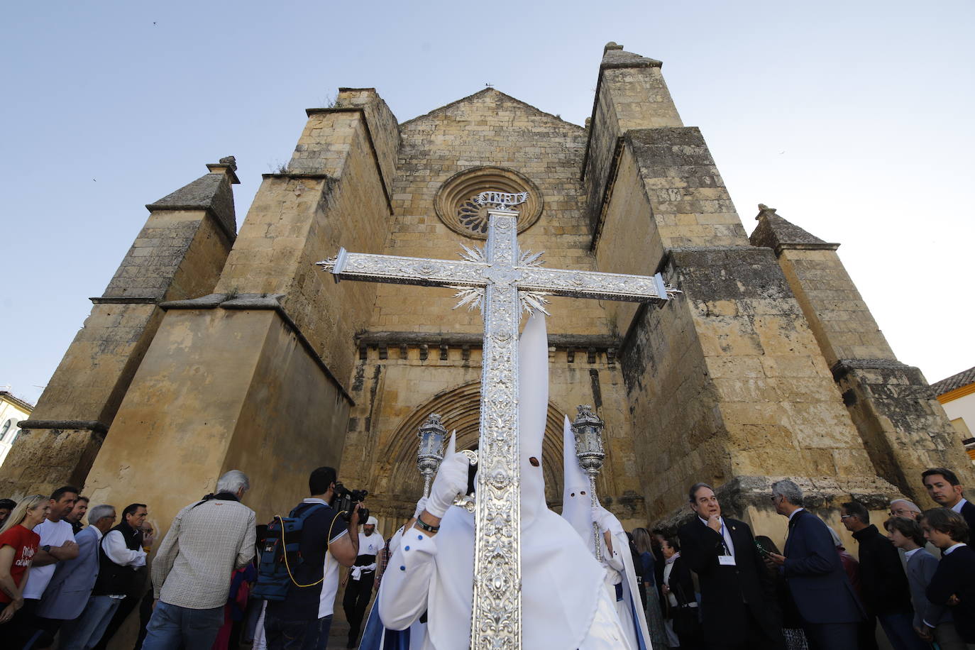 La Virgen de la Alegría recorre sola las calles de Córdoba, en imágenes