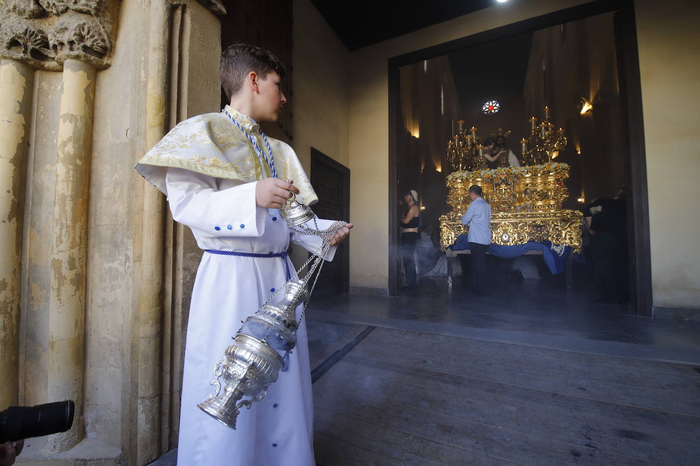 La Virgen de la Alegría recorre sola las calles de Córdoba, en imágenes