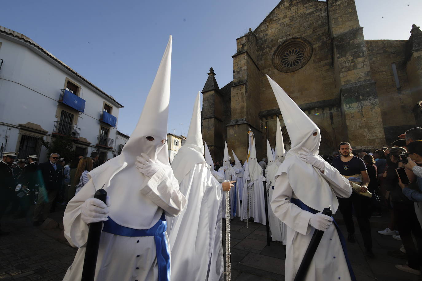 La Virgen de la Alegría recorre sola las calles de Córdoba, en imágenes