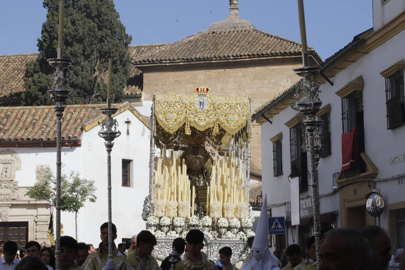 La Virgen de la Alegría recorre sola las calles de Córdoba, en imágenes