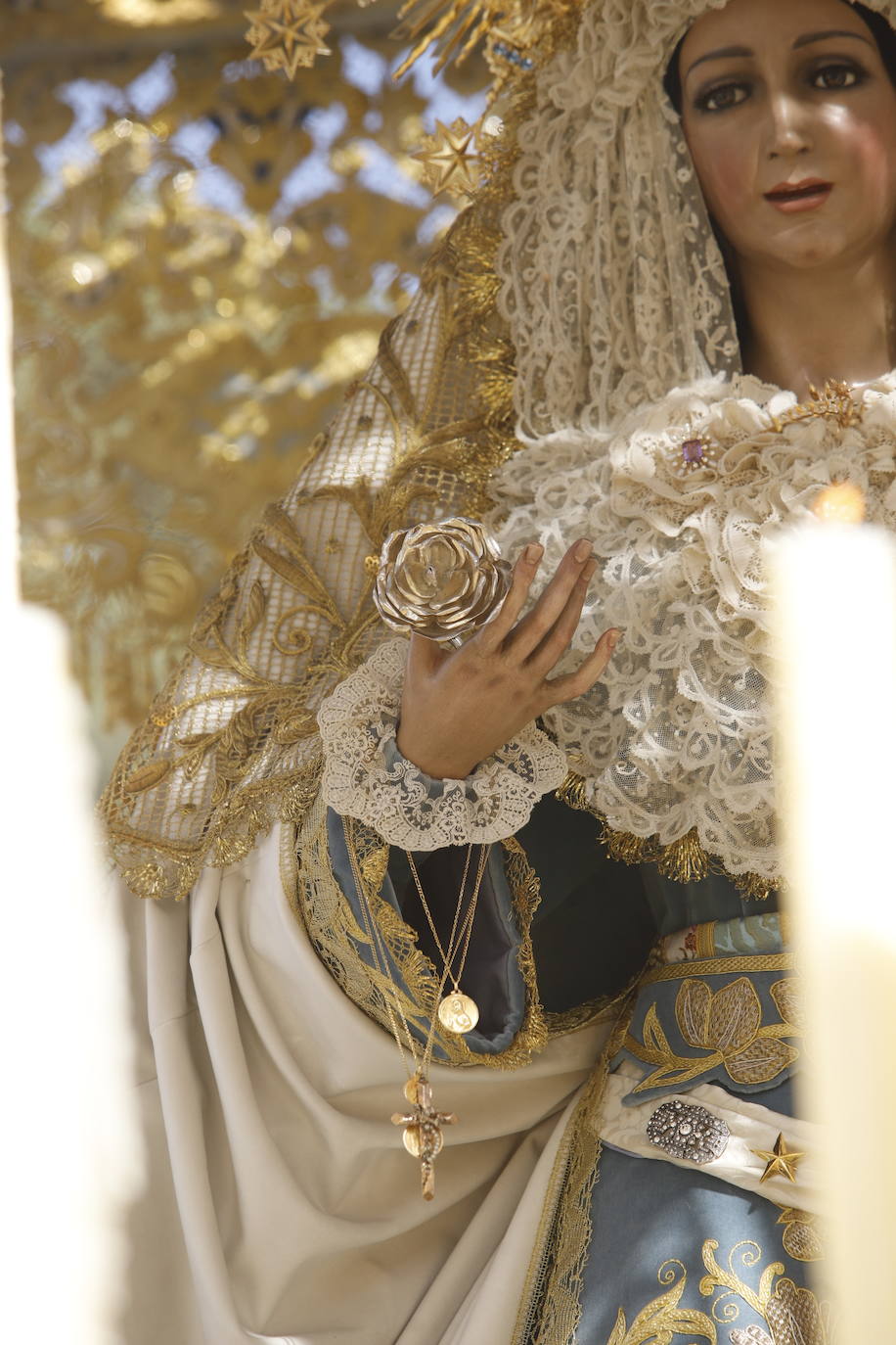 La Virgen de la Alegría recorre sola las calles de Córdoba, en imágenes