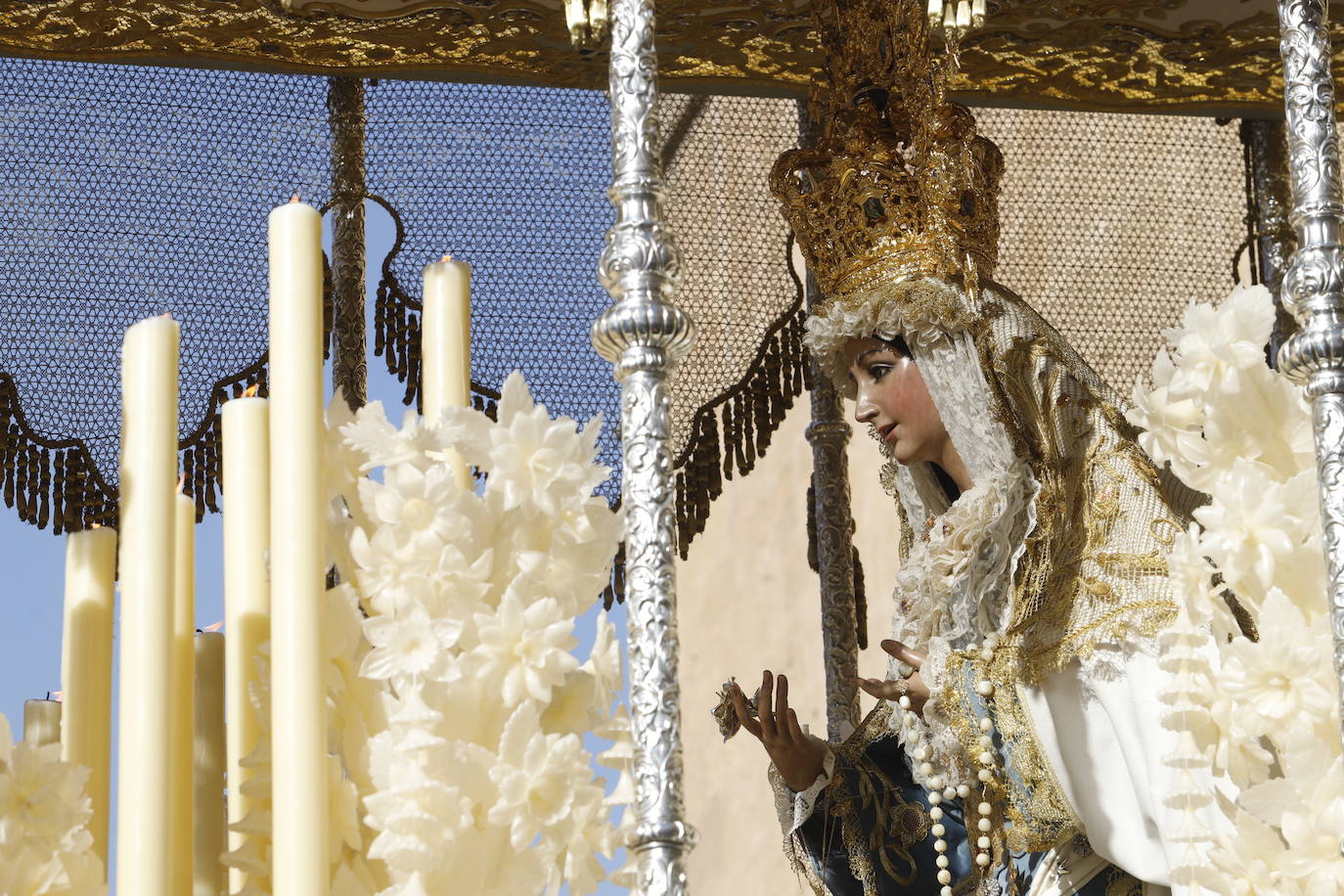La Virgen de la Alegría recorre sola las calles de Córdoba, en imágenes