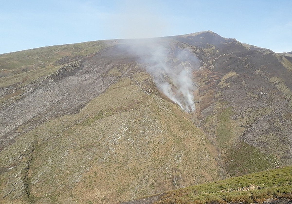 El incendio registrado en La Baña (León) el pasado 6 de abril