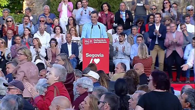 Pedro Sánchez es increpado durante un mitin en Segovia