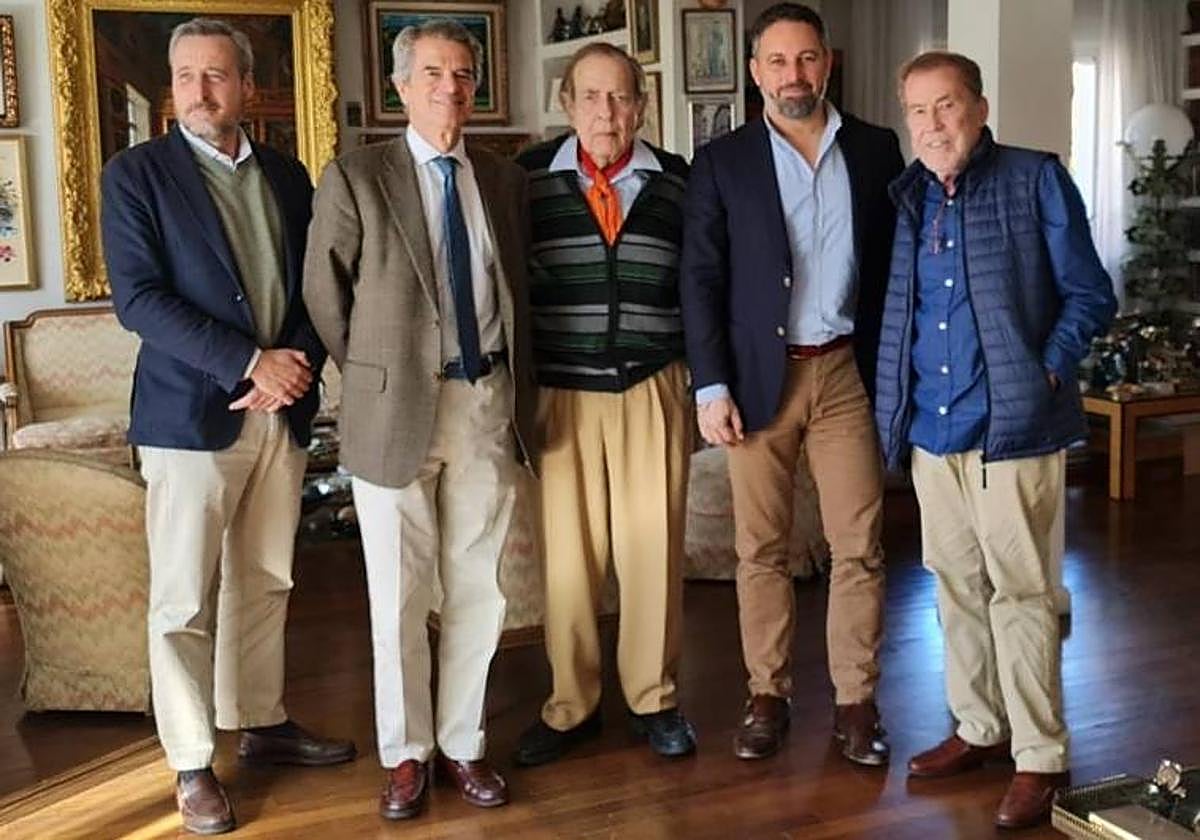 Ramón Tamames, Santiago Abascal y Fernando Sánchez Dragó, en una imagen reciente