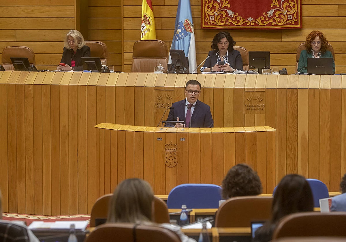 José González este martes en el Parlamento gallego