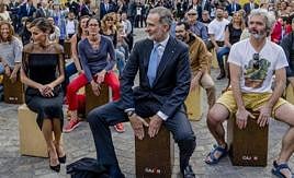 El Rey se animó a tocar el cajón en Cádiz