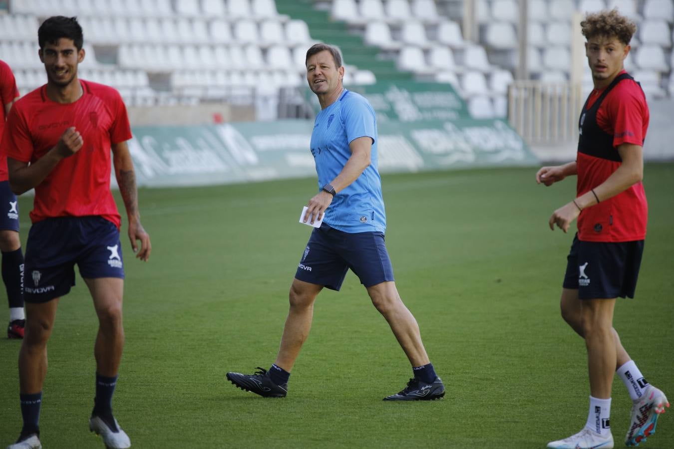 El primer entrenamiento de Manuel Mosquera al frente del Córdoba CF, en imágenes