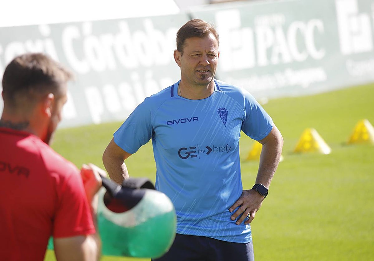 El entrenador del Córdoba CF, Manuel Mosquera