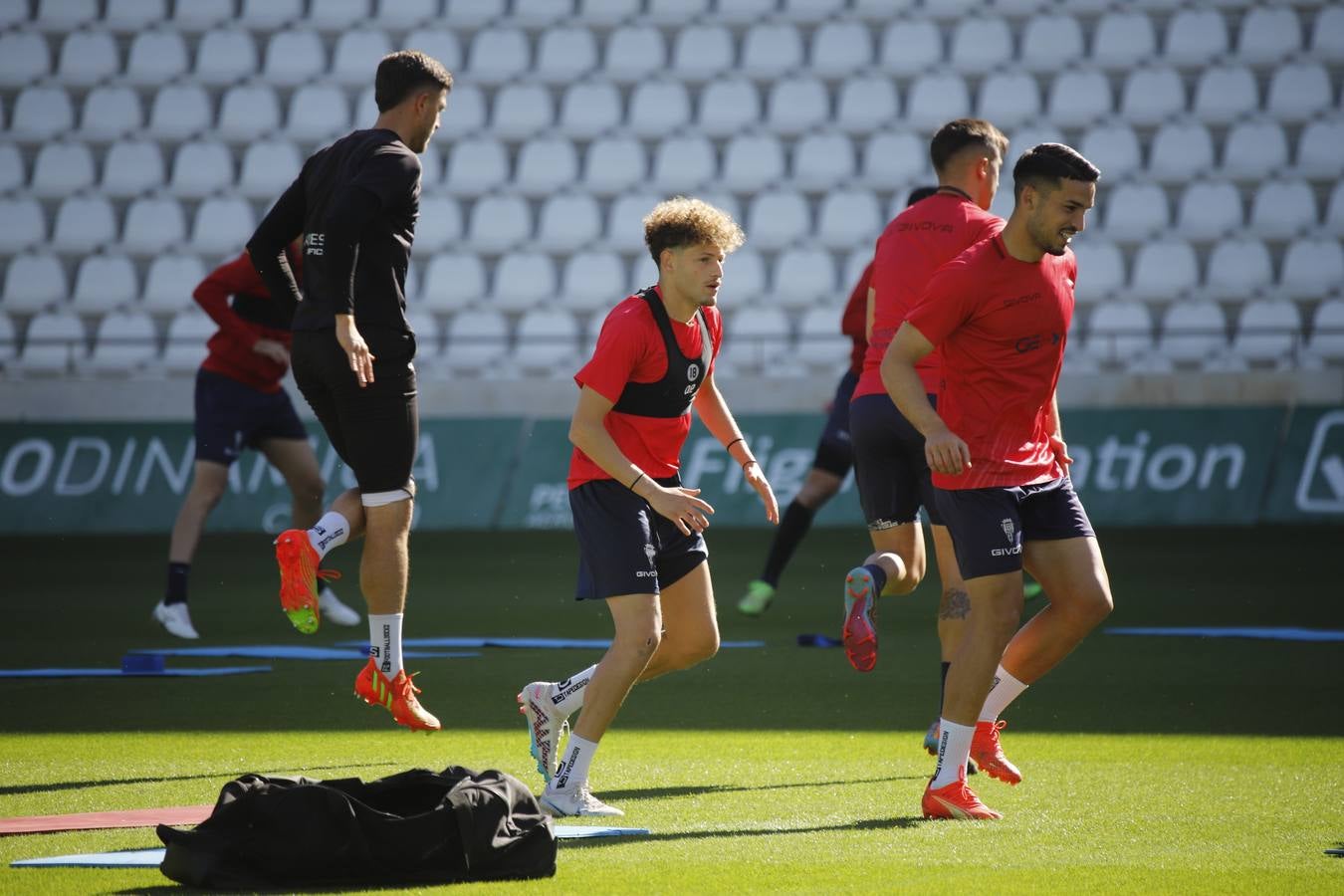 El primer entrenamiento de Manuel Mosquera al frente del Córdoba CF, en imágenes