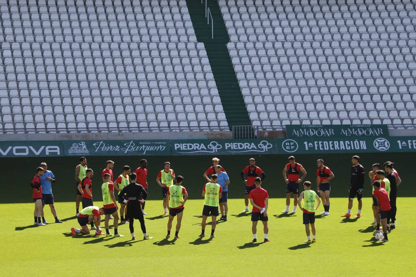 El primer entrenamiento de Manuel Mosquera al frente del Córdoba CF, en imágenes