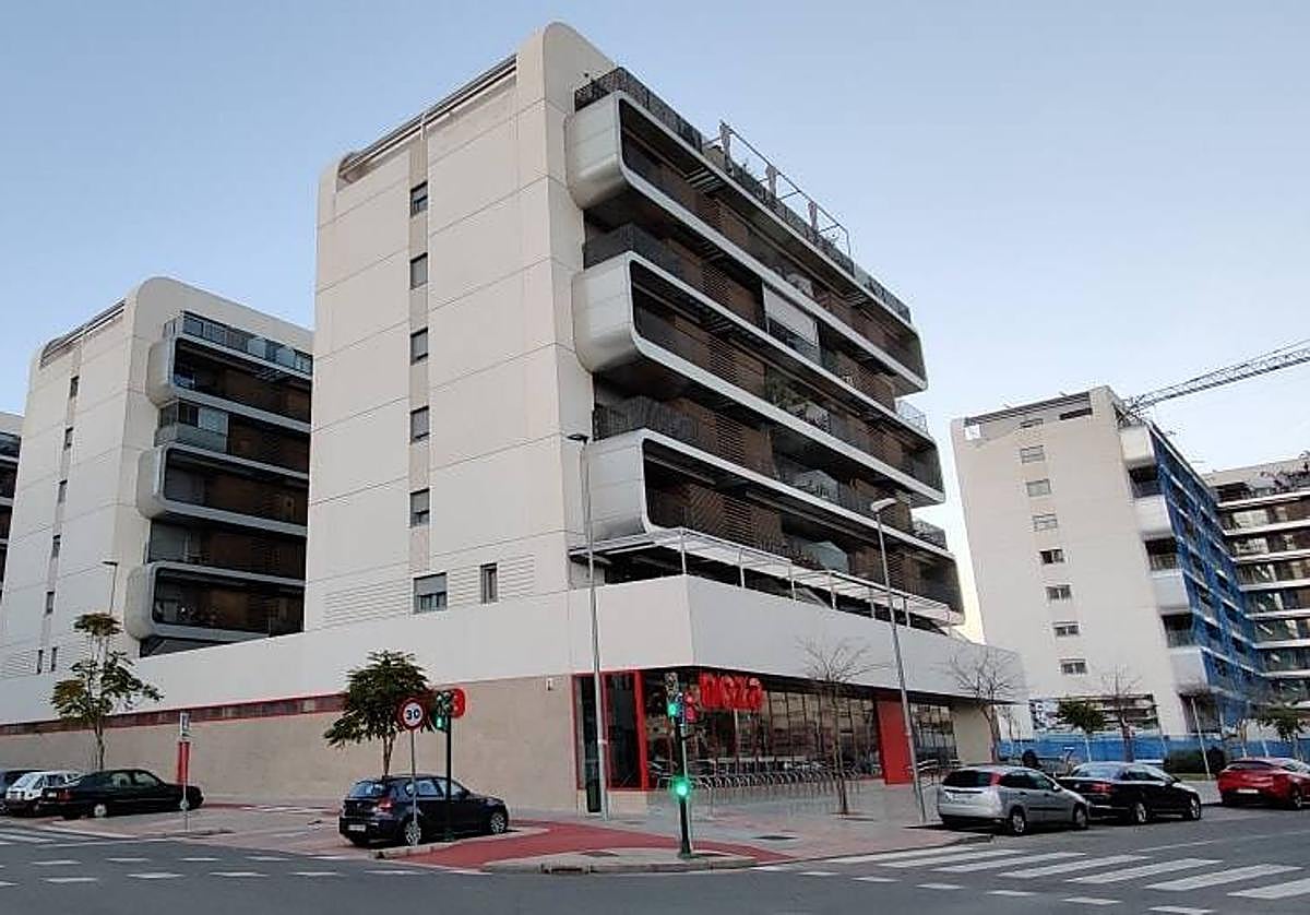 El nuevo supermercado se ubica en la planta baja del Edificio Tribeka