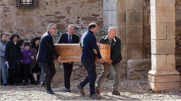 Funeral de Fernando Sánchez Dragó en Castilfrío (Soria)