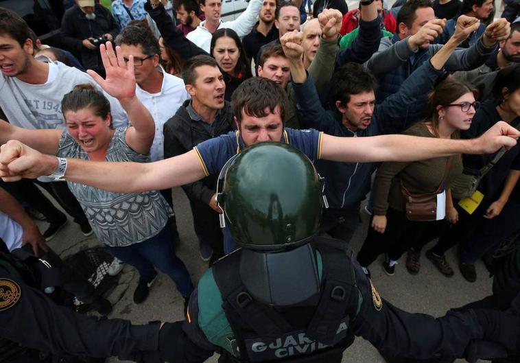 Guardias civiles en Cataluña: «Una minoría nos quiere expulsar y el Gobierno parece que apoya esta idea»