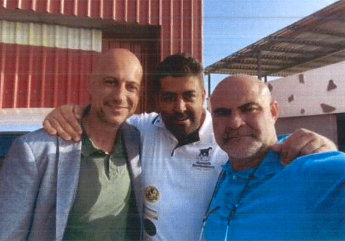 Miguel Ángel Robayna, el quesero Alberto Montesdeoca y el mediador, Antonio Navarro, en una imagen del sumario