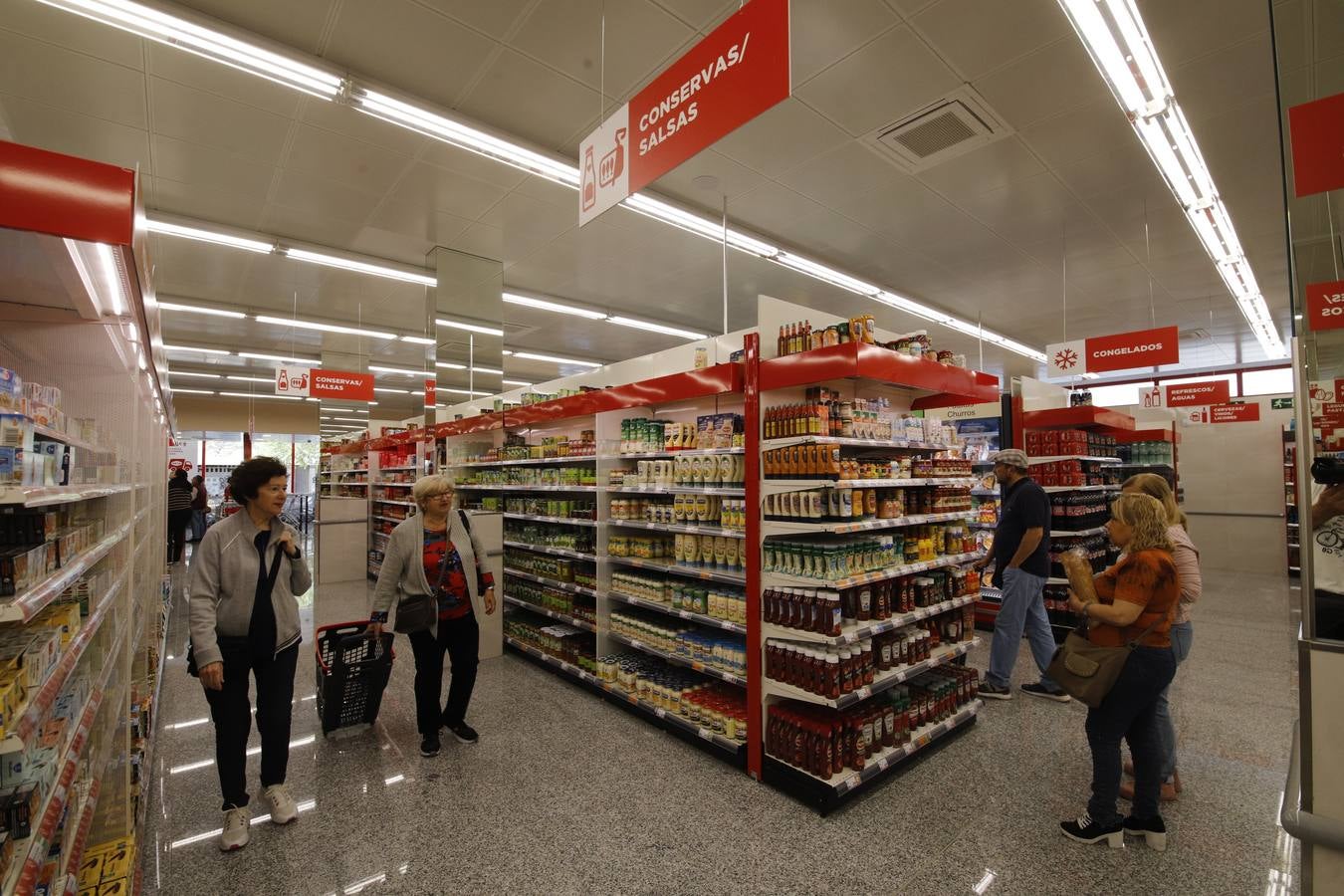 Fotos | Así es el nuevo supermercado de Deza en Córdoba