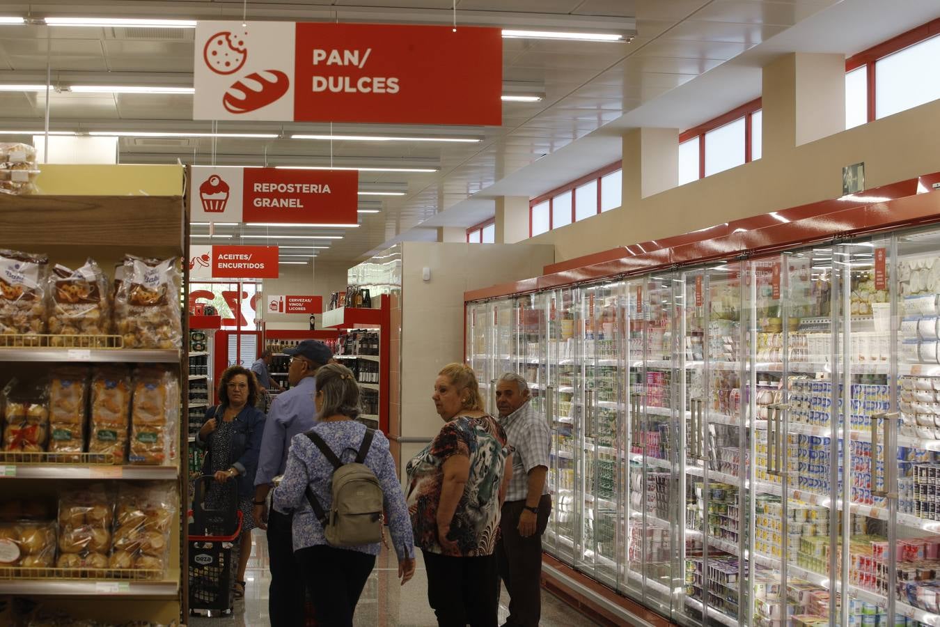 Fotos | Así es el nuevo supermercado de Deza en Córdoba