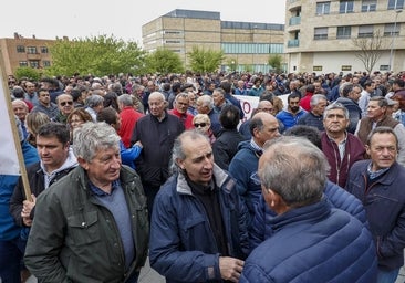 Cientos de ganaderos se rebelan frente a las campañas sanitarias: «Matan a los pueblos»