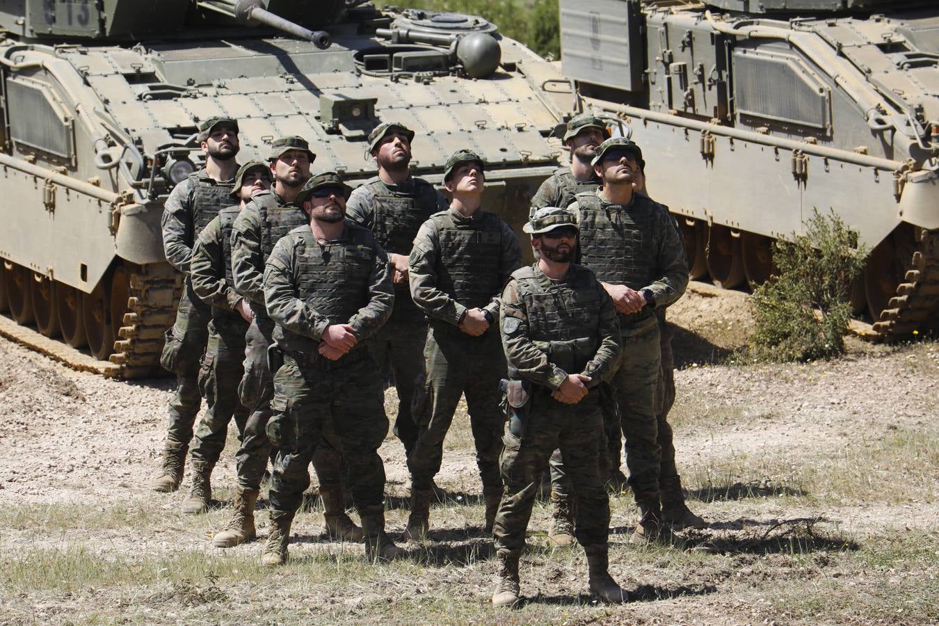 La visita de la ministra de Defensa a la Base de Cerro Muriano en Córdoba, en imágenes