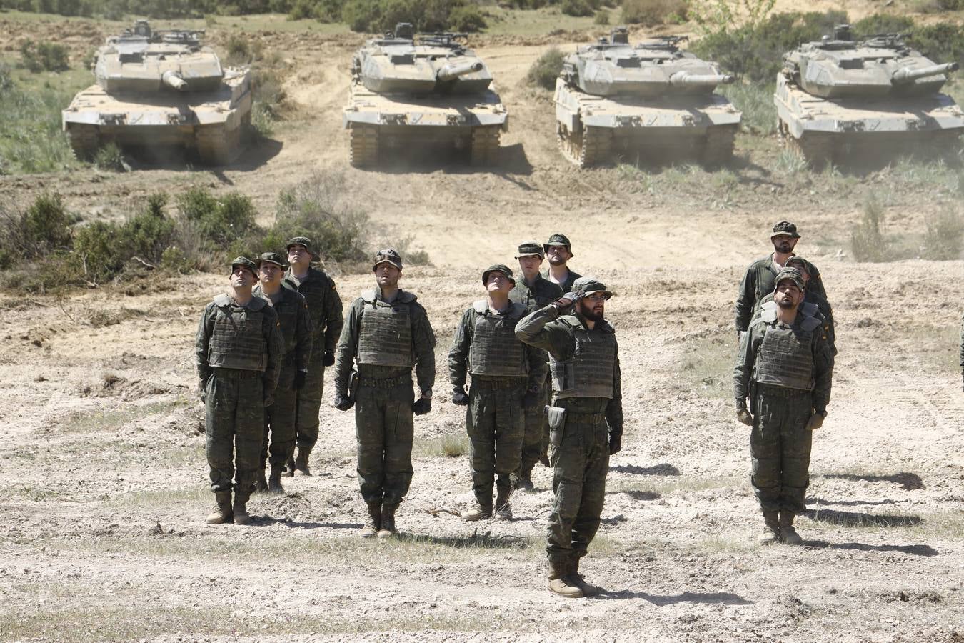 La visita de la ministra de Defensa a la Base de Cerro Muriano en Córdoba, en imágenes