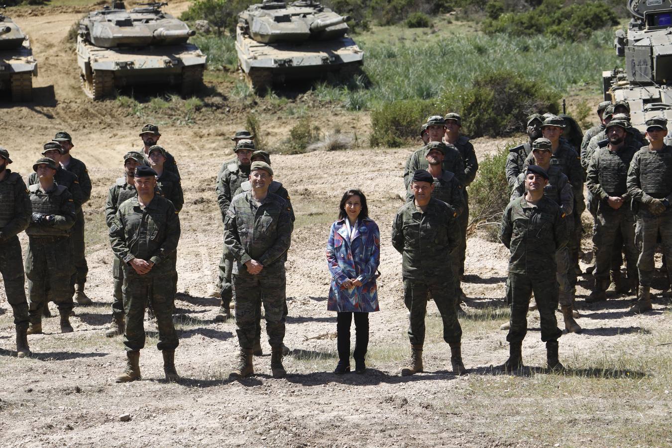 La visita de la ministra de Defensa a la Base de Cerro Muriano en Córdoba, en imágenes