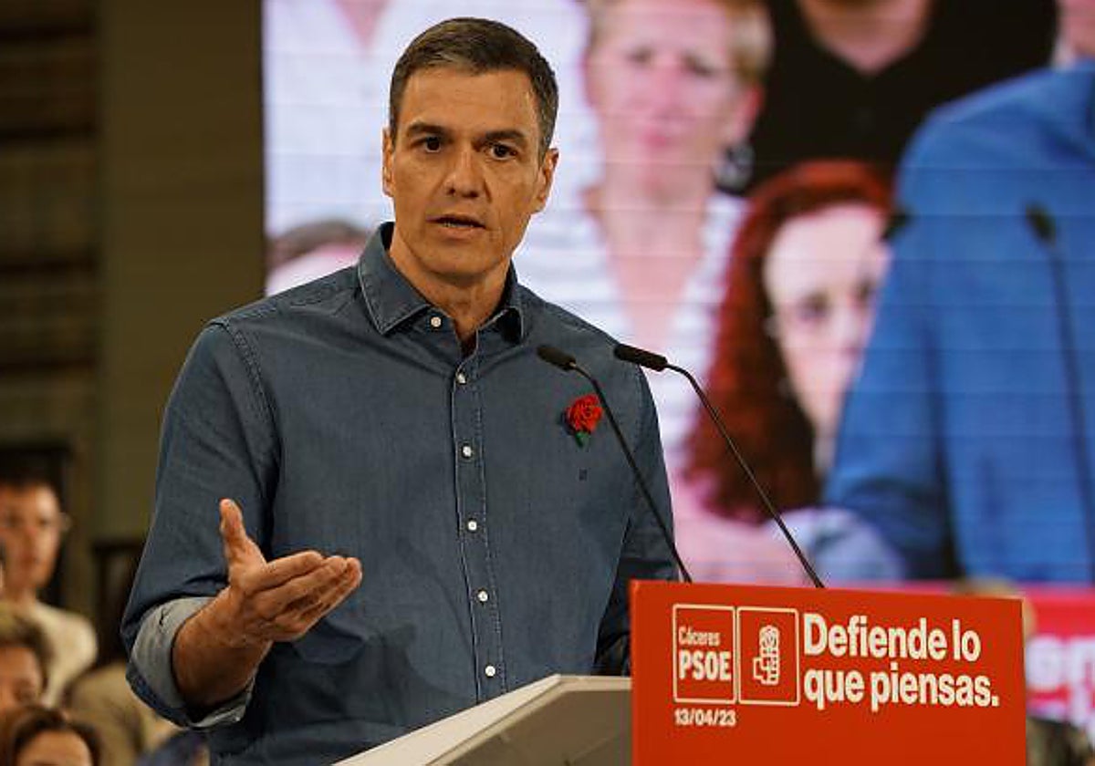 Pedro Sánchez, en la presentación del candidato del PSOE por Cáceres