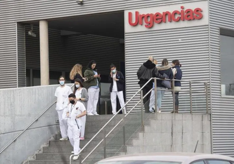 Muere la madre que se tiró por la ventana de un quinto piso con su hija de 7 años en Asturias