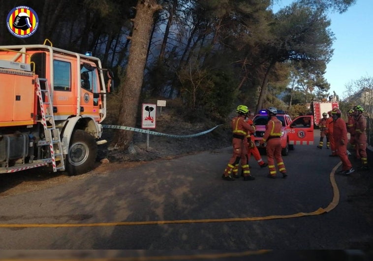 El incendio de Alzira se da por estabilizado tras calcinar 40 hectáreas