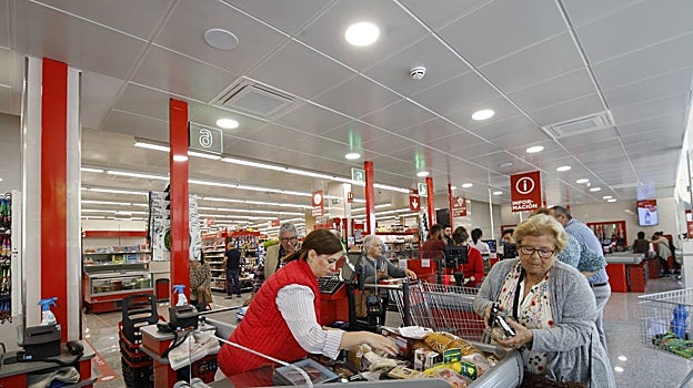 Los supermercados multiplican su expansión en Córdoba y batallan por la proximidad