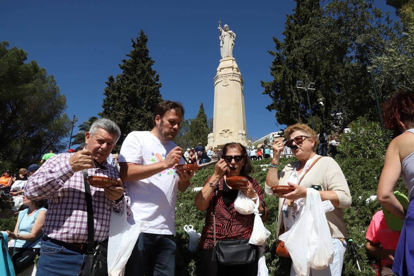 La tradición de las habas de las Ermitas de Córdoba, en imágenes