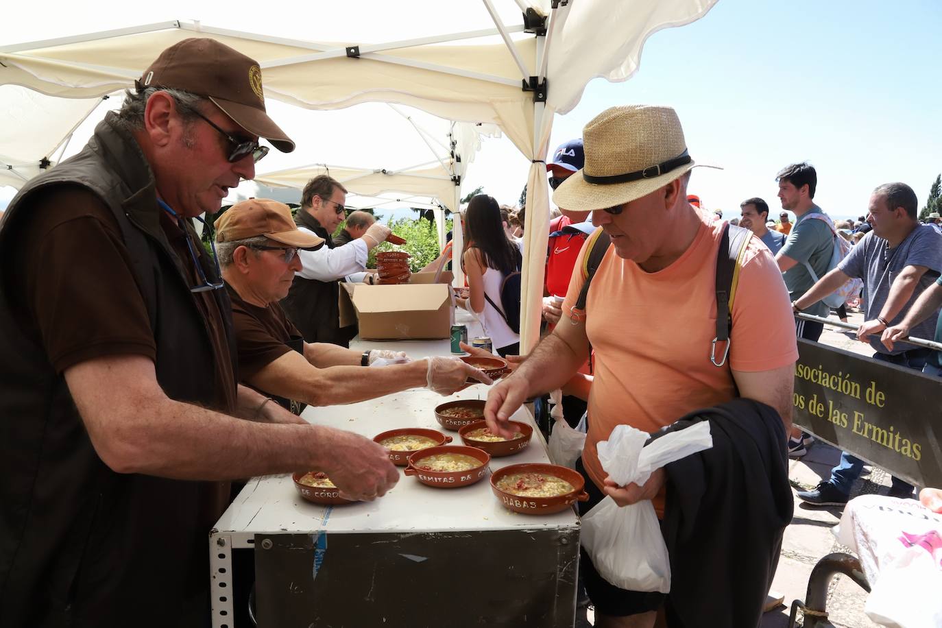 La tradición de las habas de las Ermitas de Córdoba, en imágenes