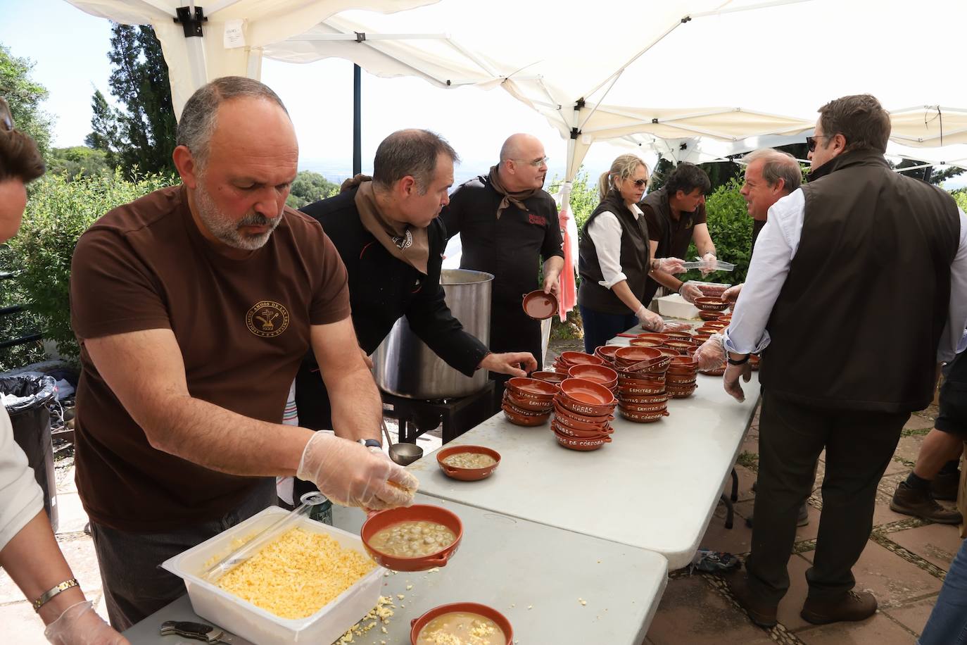 La tradición de las habas de las Ermitas de Córdoba, en imágenes