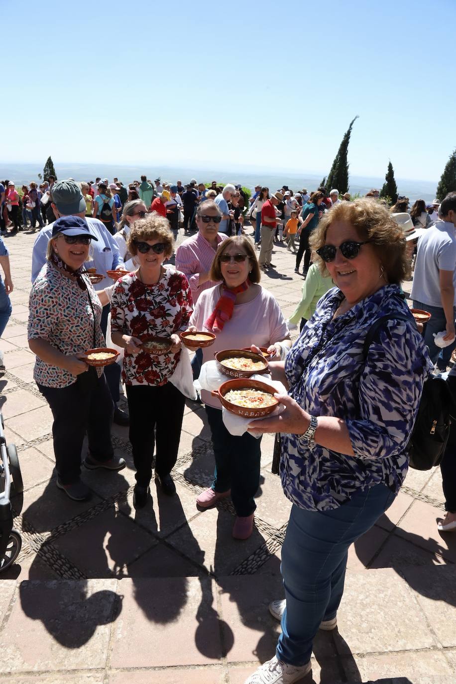 La tradición de las habas de las Ermitas de Córdoba, en imágenes