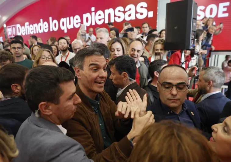 El PSOE se reactiva a golpe de BOE pero asume que la grieta en su izquierda lo puede condenar