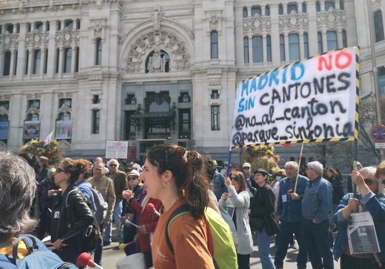 Almeida paraliza la construcción de 12 de los 16 cantones de limpieza tras las quejas vecinales