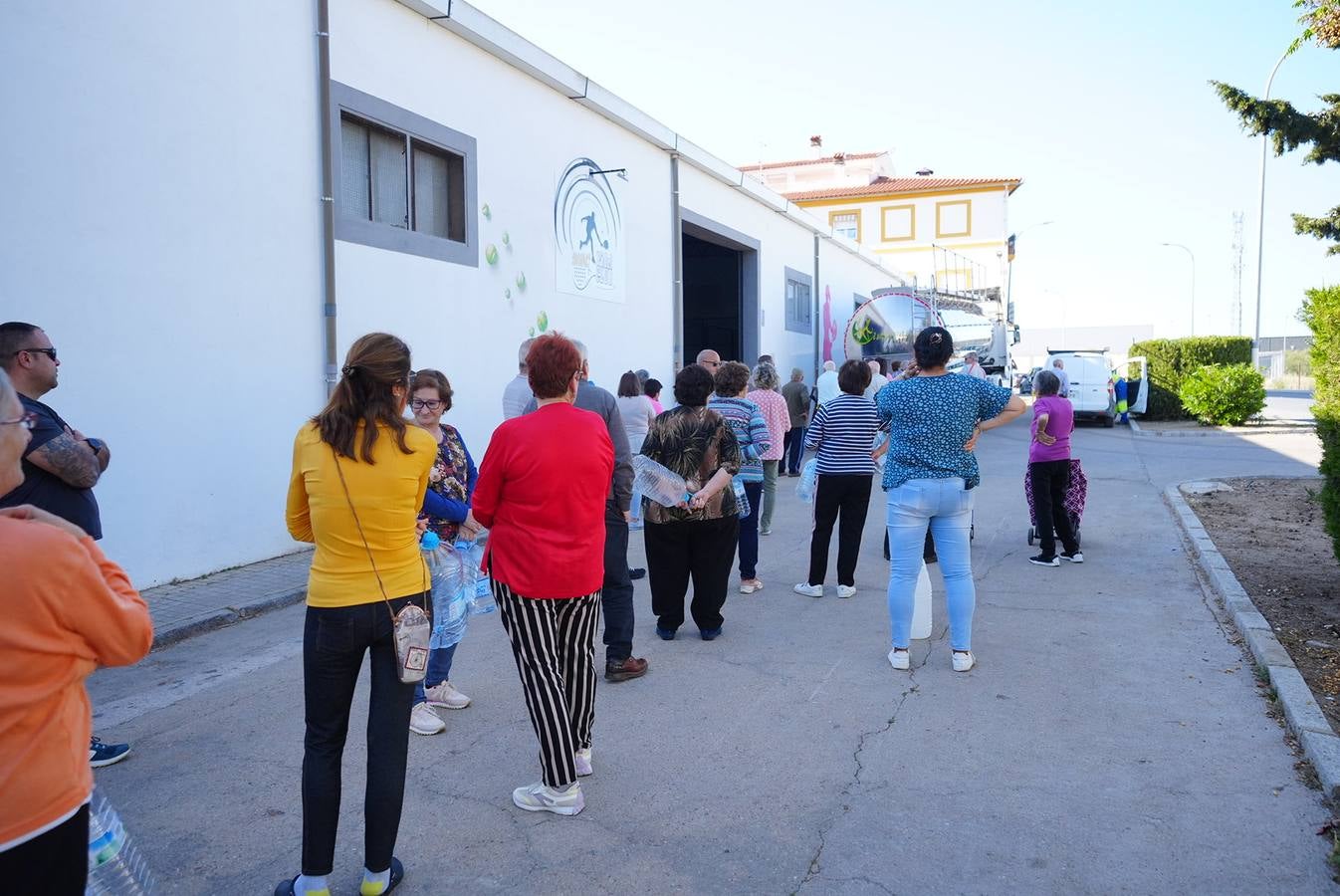 El reparto de agua en Pozoblanco, en imágenes