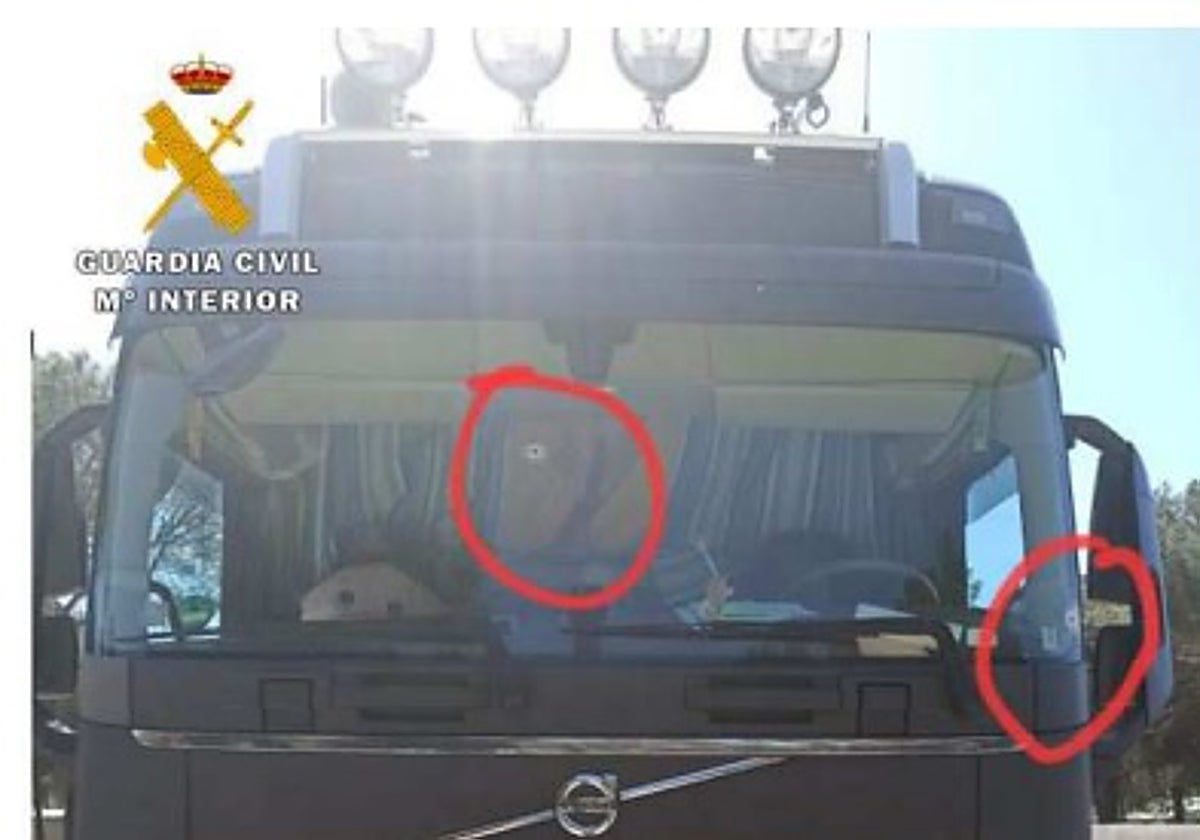 Los disparos que impactaron en la luna delantera del camión en San Miguel del Pino (Valladolid)