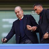 Don Juan Carlos asiste en Londres al partido Chelsea-Madrid antes de su segundo viaje a España