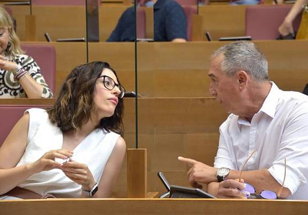Imagen de archivo de Aitana Mas y Joan Baldoví tomada en las Cortes Valencianas