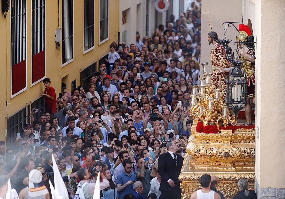 Salida de Nuestro Padre Jesús de la Sentencia, el pasado Lunes Santo de San Nicolás