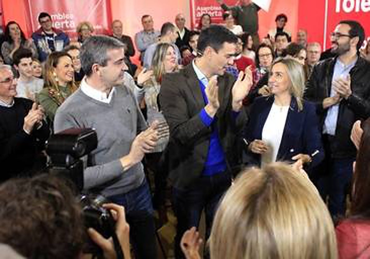Pedro Sánchez con Milagros Tolón y Álvaro Gutiérrez