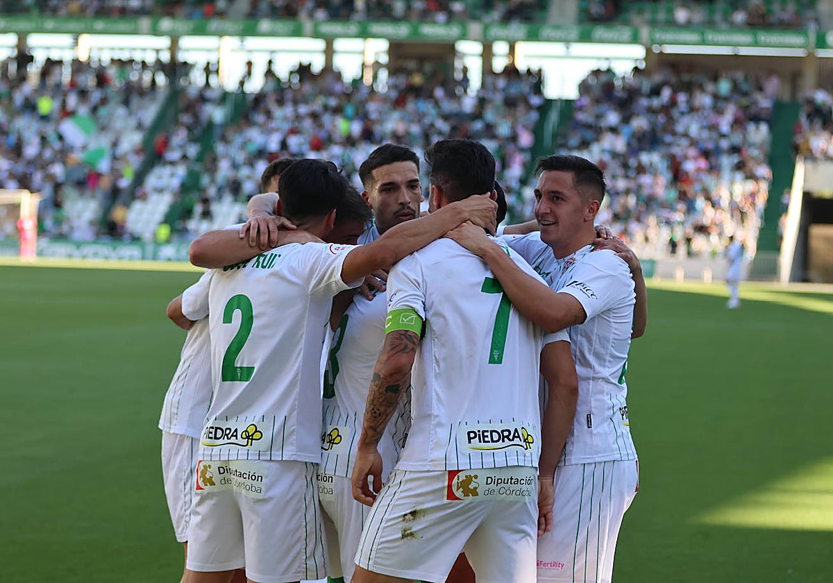 Los jugadores del Córdoba celebran un gol en El Arcángel