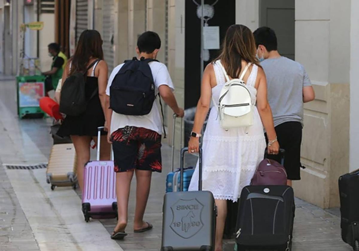 Un grupo de turistas en una imagen de archivo