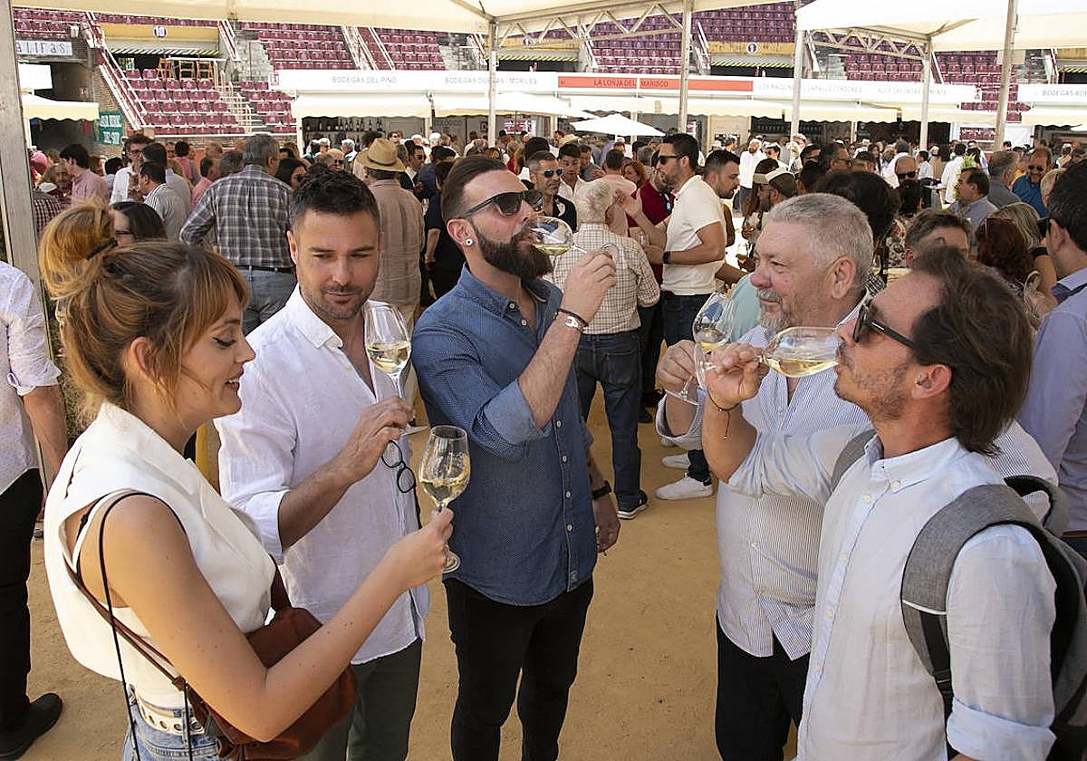Público en la Cata del Vino, durante la primera jornada