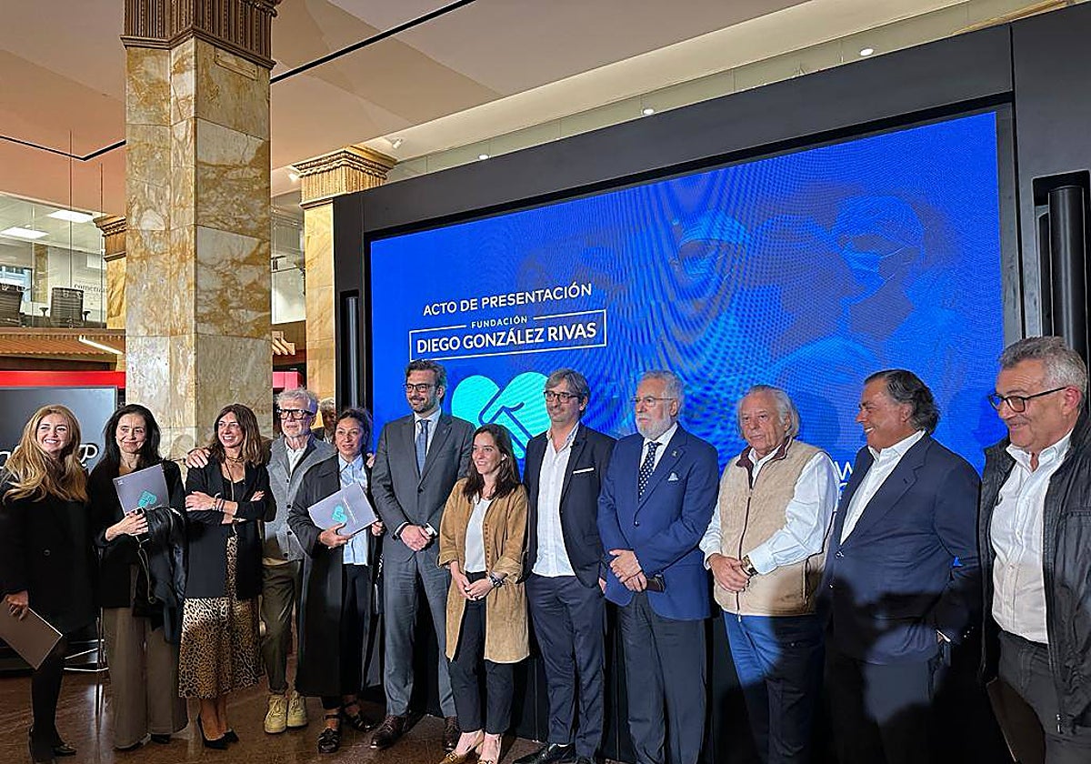 El cirujano Diego González Rivas abre una fundación para operar en países sin recursos