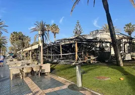 La Policía investiga el incendio de un chiringuito en Marbella en plena madrugada