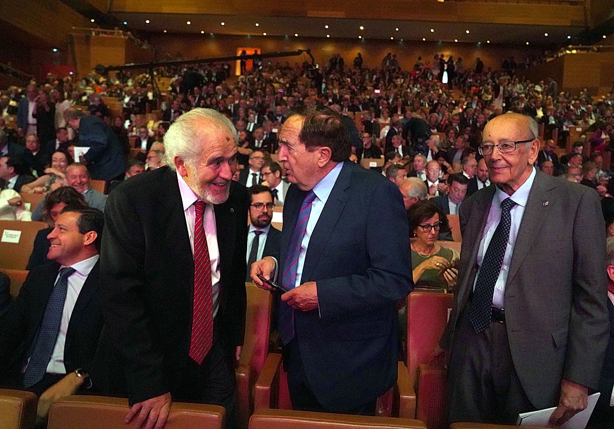 Demetrio Madrid junto a Juan José Lucas y Carlos Sánchez Reyes, en los Premios Castilla y León